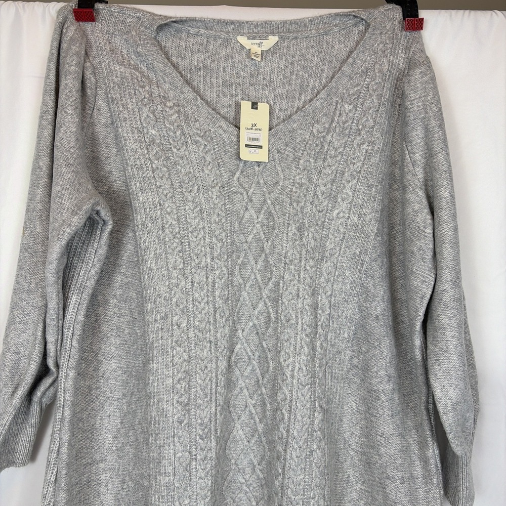 NWT Beautiful Gray Cable Knit V Neck Sweater Dress Terra & Sky MIDI Length Soft